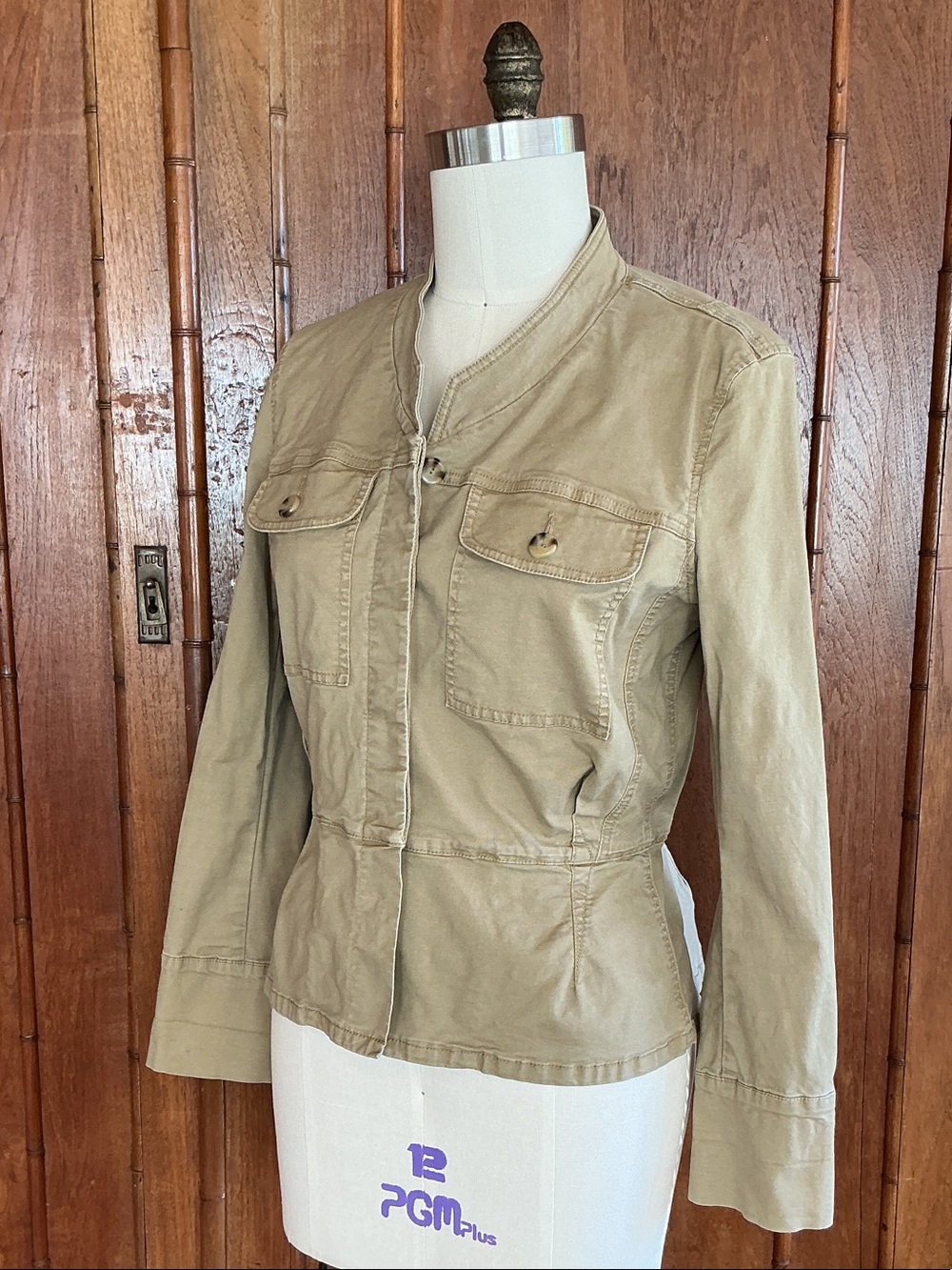 CAbi 100% Cotton Fitted Khaki Utility Jacket w Flap Pockets and Tortoise Buttons